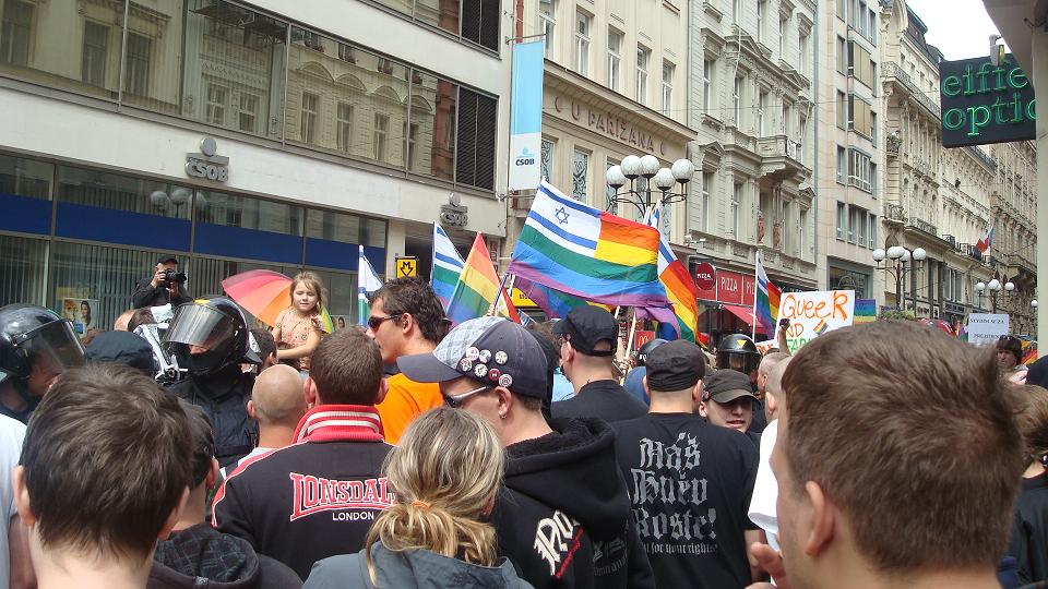 Pražská DSSS protestovala proti oslavě homosexuality Pražská DSSS protestovala proti oslavě homosexuality